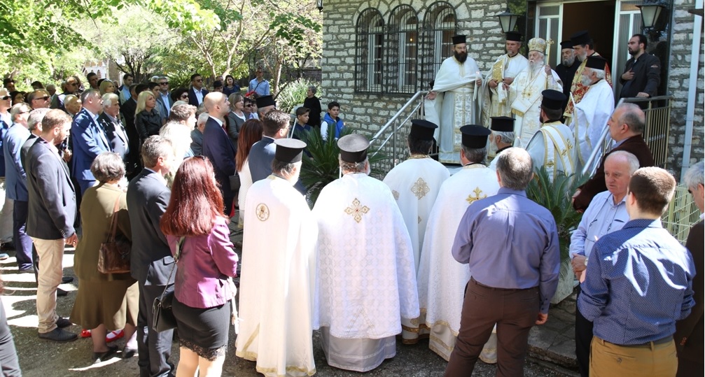 Θεσπρωτία: Αναβίωσε και φέτος το μοναδικό έθιμο του ντυσίματος & της συνοδείας του Μητροπολίτη | Φωτογραφίες