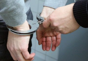 xeiropedes-xiropedes-handcuffs-360x250.jpg