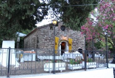 agia-kiriaki-gardiki-paramythias-370x251.jpg