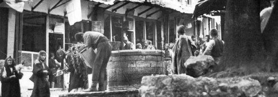 pazari-paramythias-1923-571x200.jpg