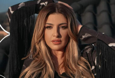elena-paparizou43-696x428-1-370x250.jpg